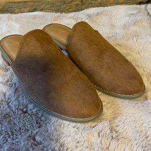 Universal Thread mules